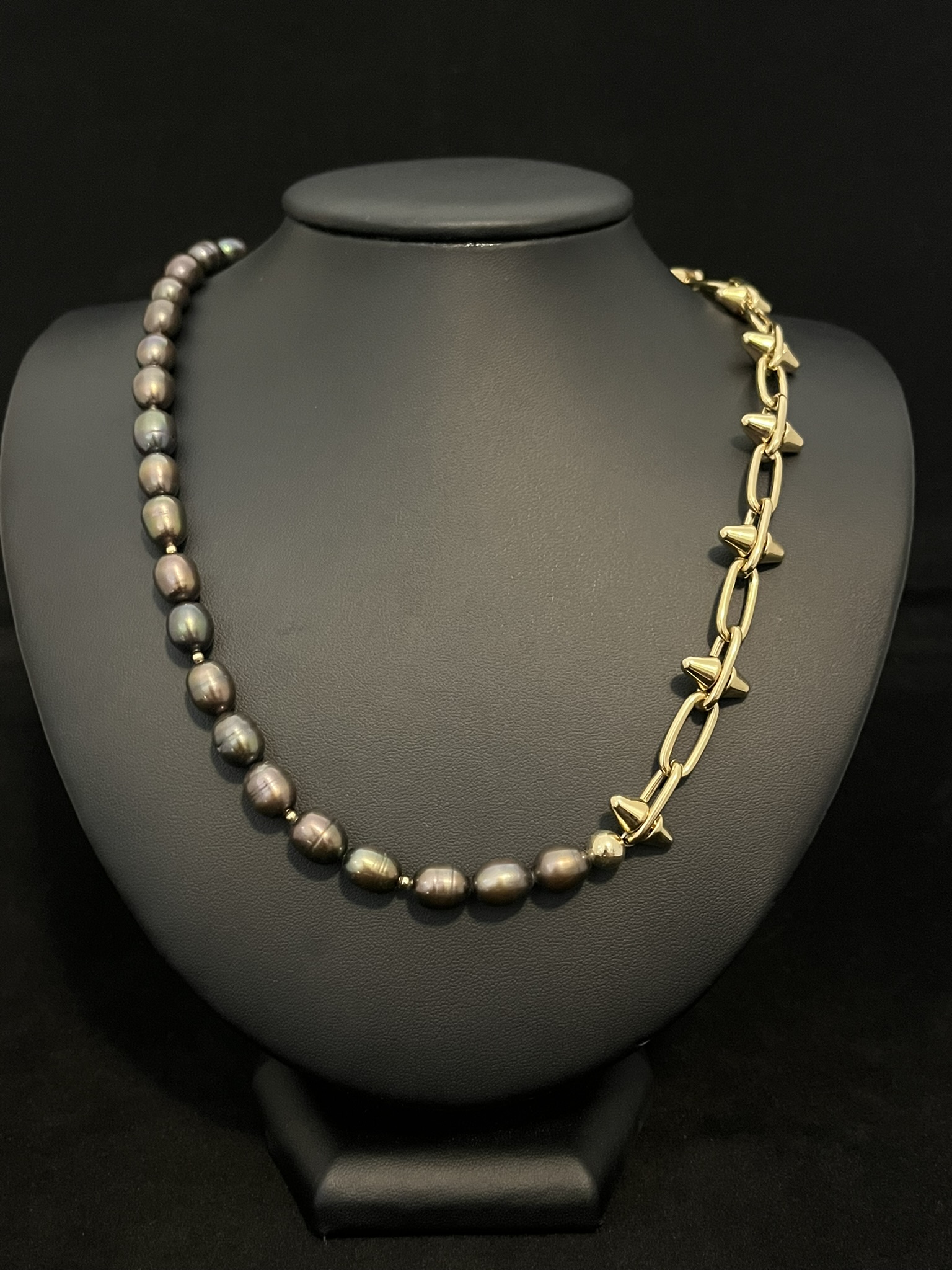 No-Nonsense Fusion with Black Pearls - Image 3