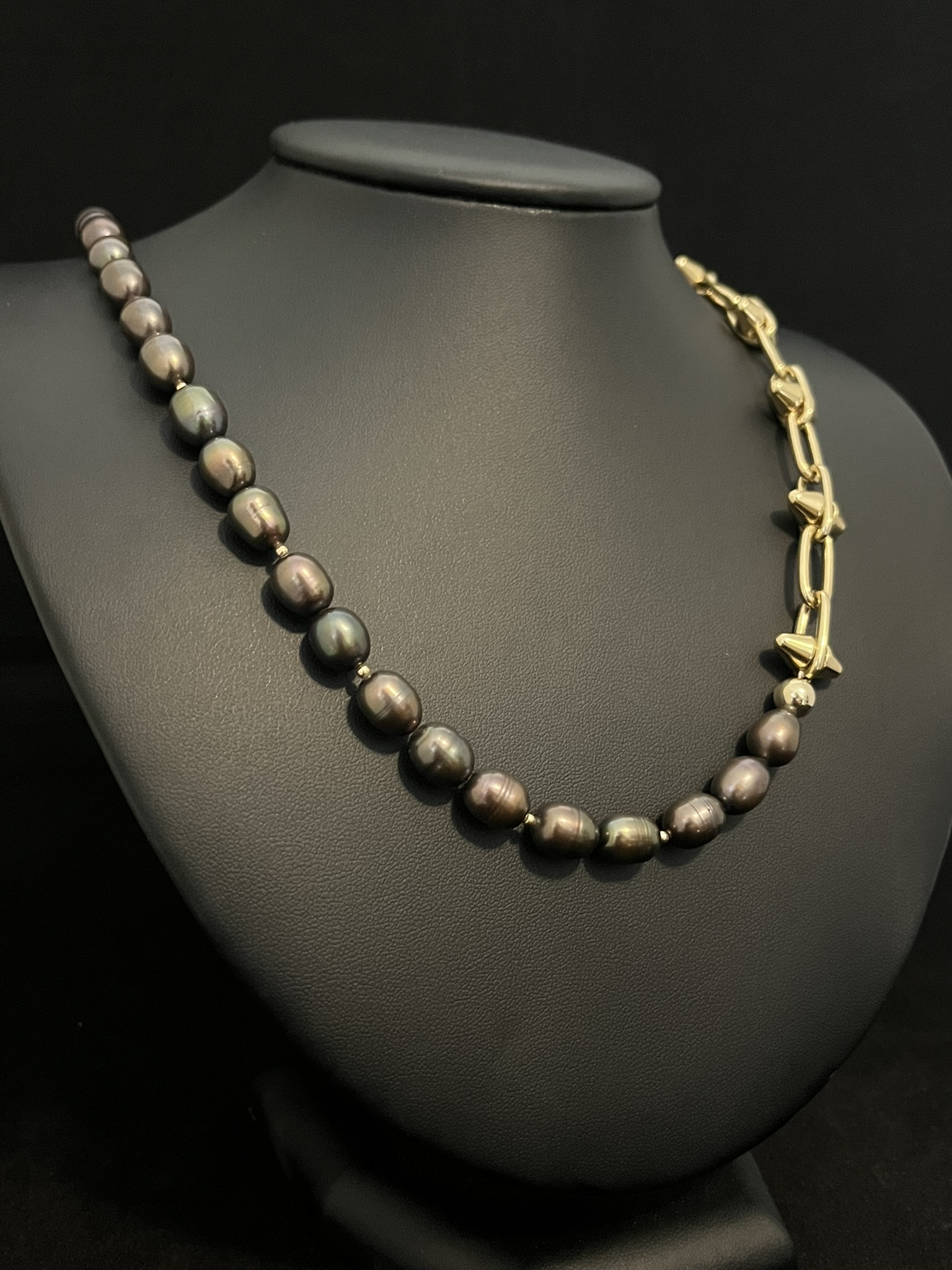 No-Nonsense Fusion with Black Pearls - Image 7