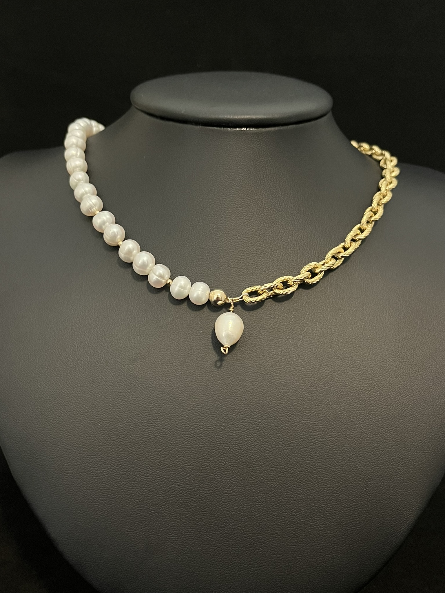 Elegant Cable Chain and Pearl Necklace - Image 2