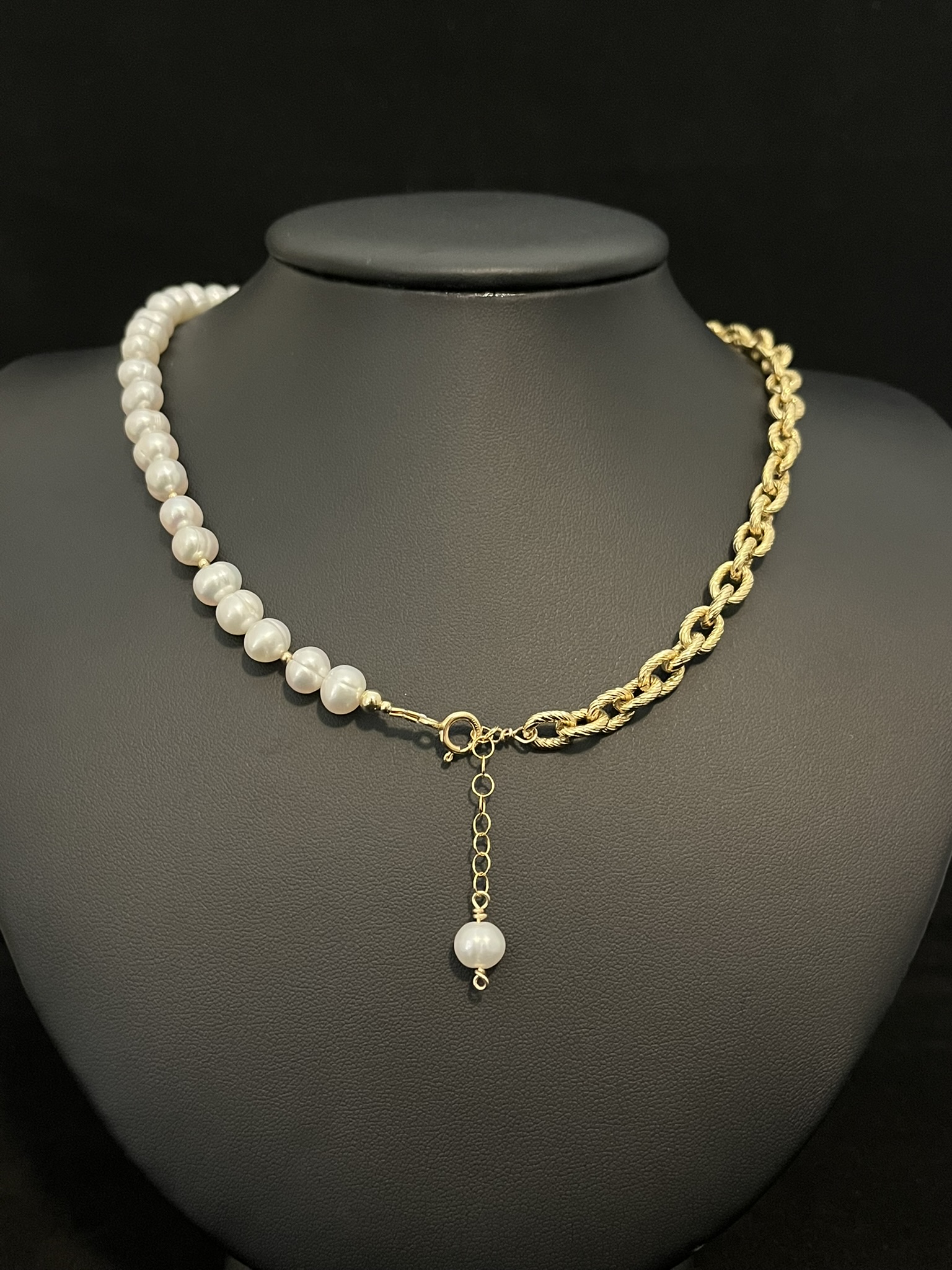 Elegant Cable Chain and Pearl Necklace - Image 3