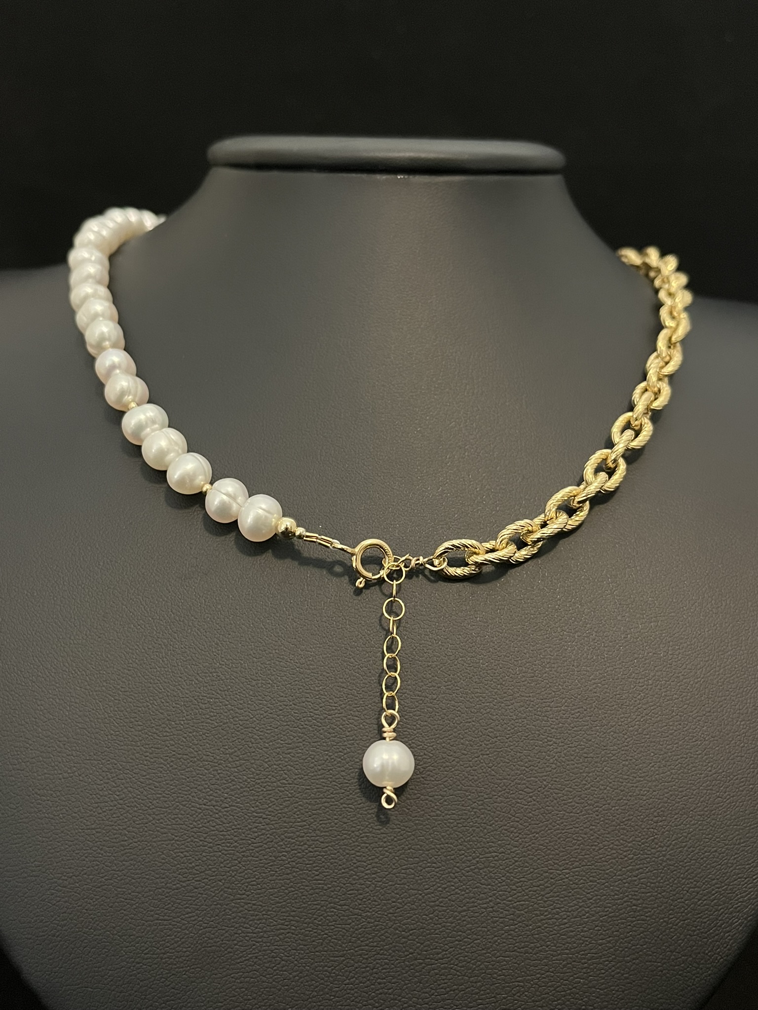 Elegant Cable Chain and Pearl Necklace - Image 4