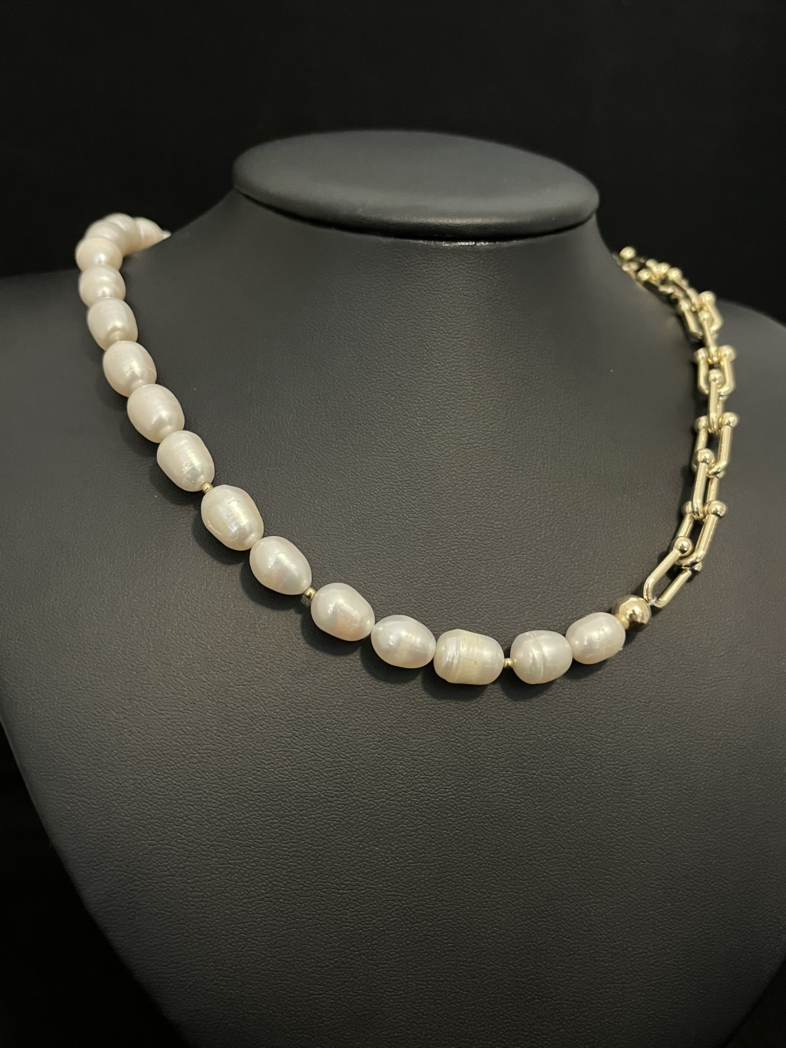 Bold Pearl Horseshoe - L.A.M.V. Fusion Necklace