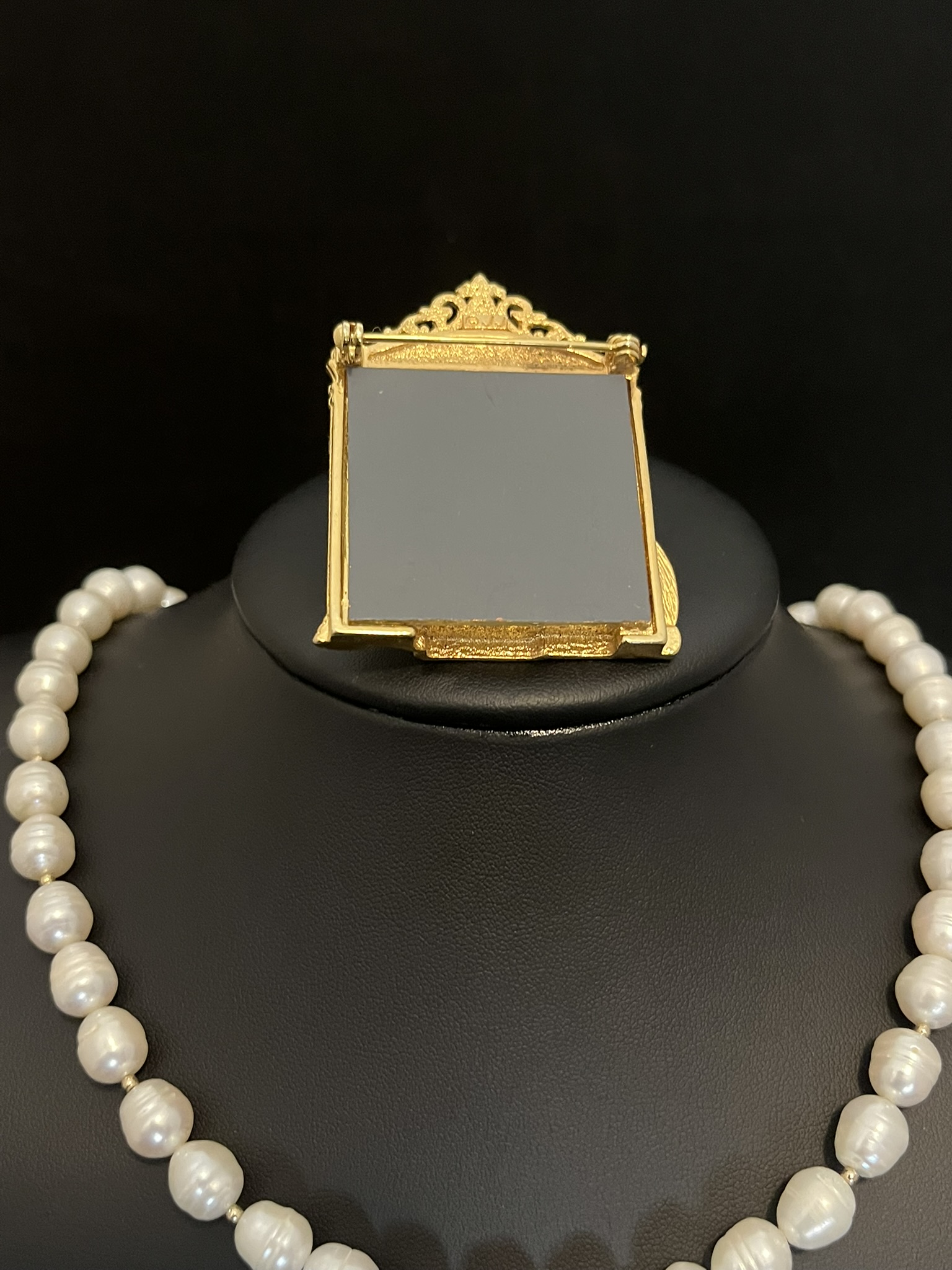 Freshwater Pearl Necklace with Vintage Cat Brooch Pendant - Image 7