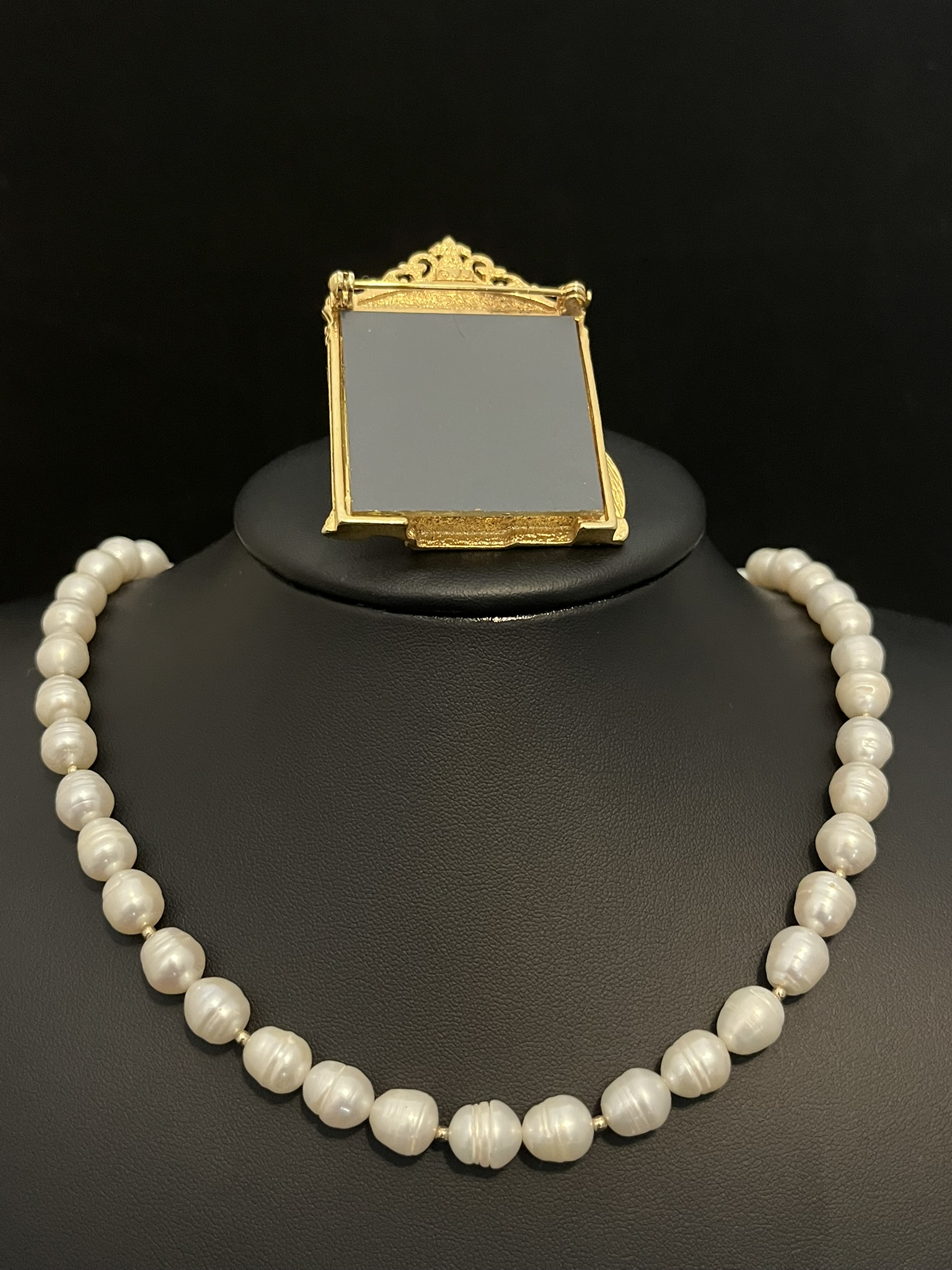 Freshwater Pearl Necklace with Vintage Cat Brooch Pendant - Image 8