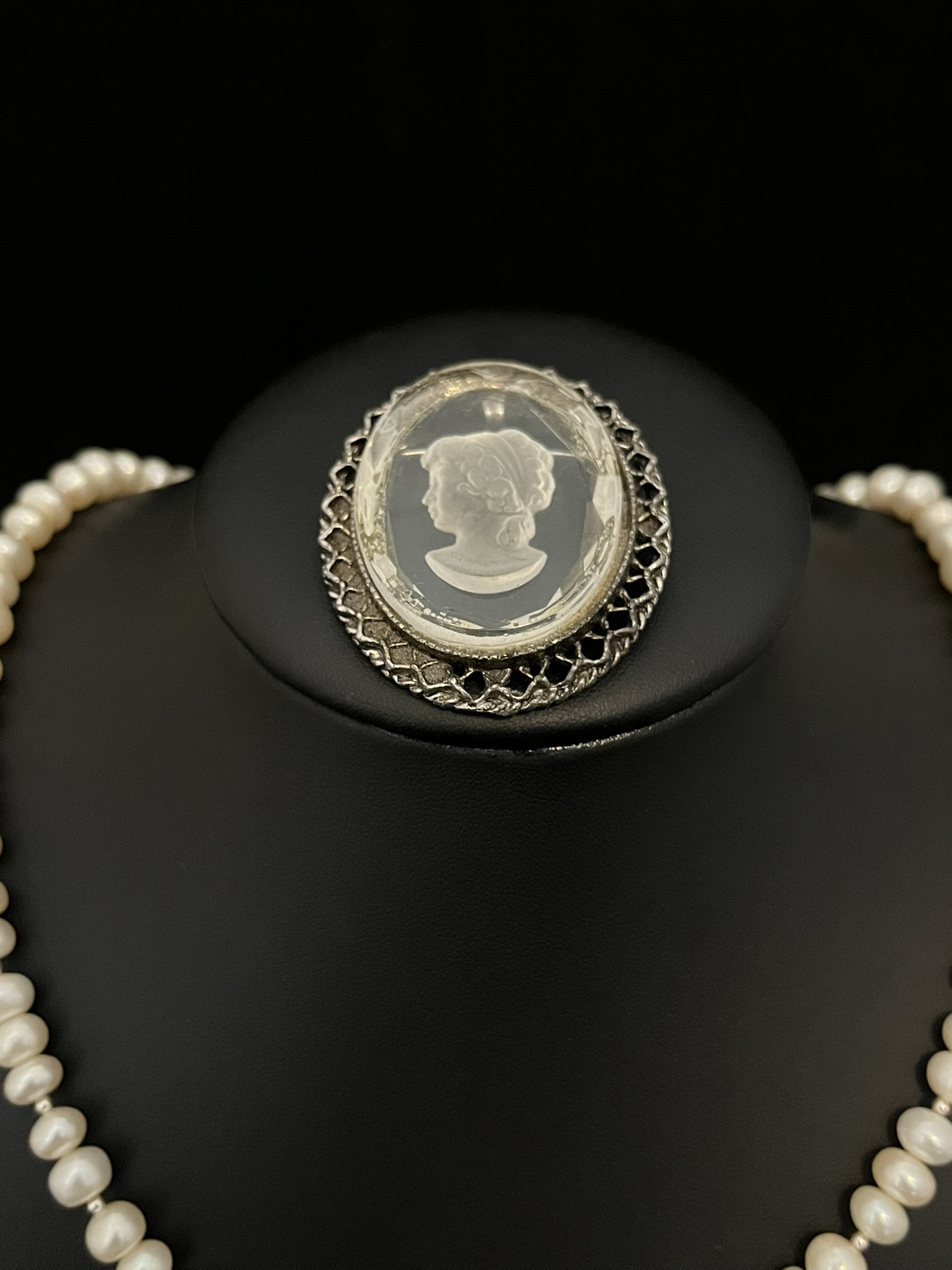 Freshwater Pearl Necklace with Vintage Cameo Pendant - Image 6