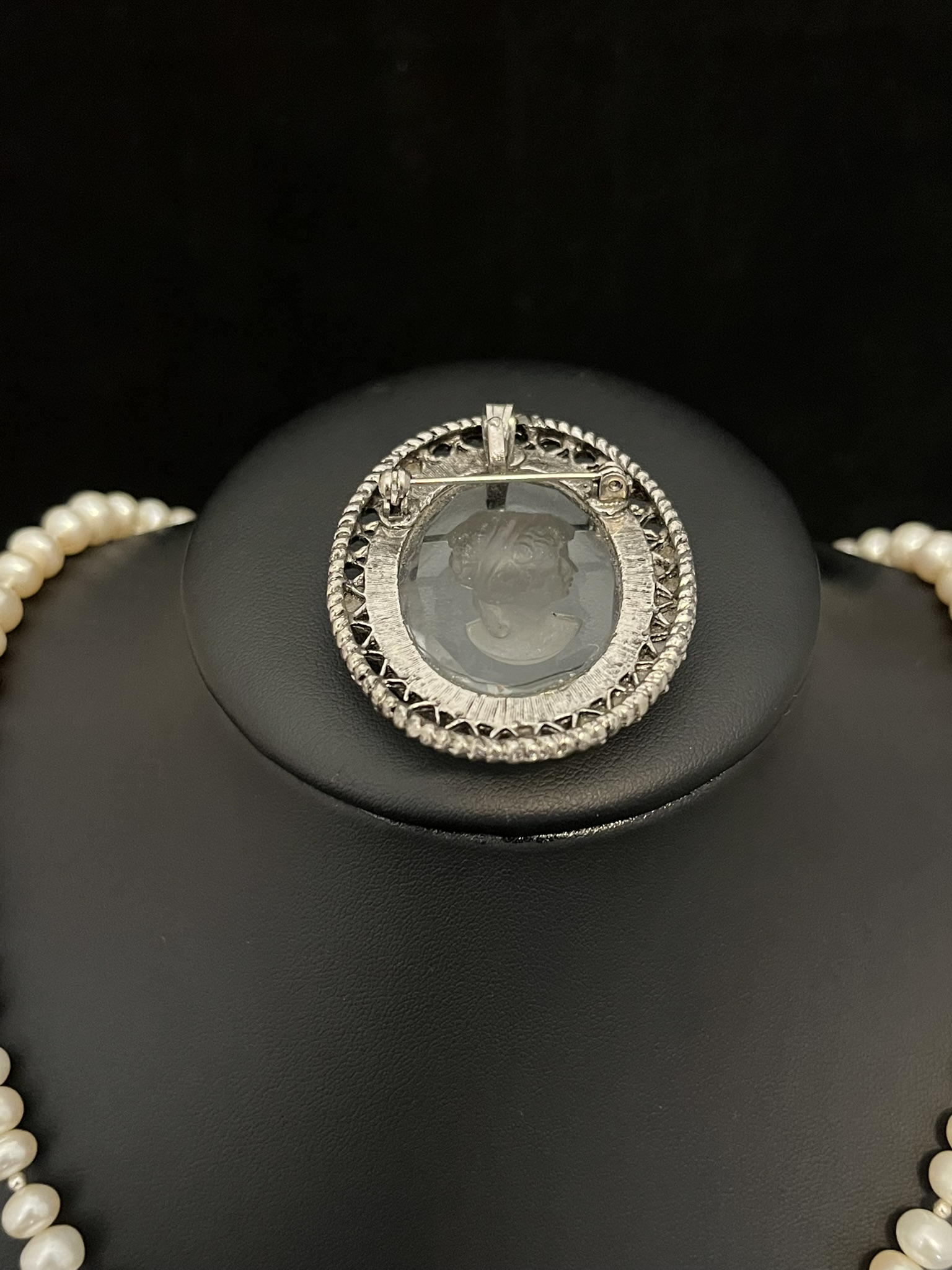 Freshwater Pearl Necklace with Vintage Cameo Pendant - Image 7